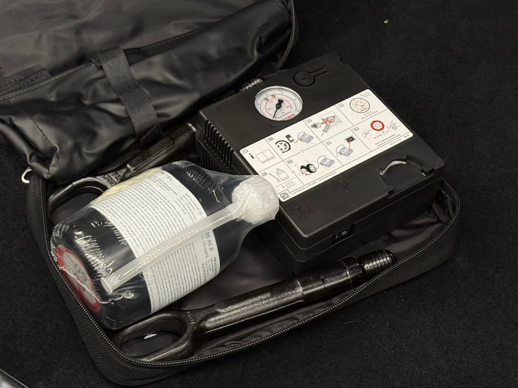 Used 2022 Bentley Flying Spur Plug-In Hybrid image 44