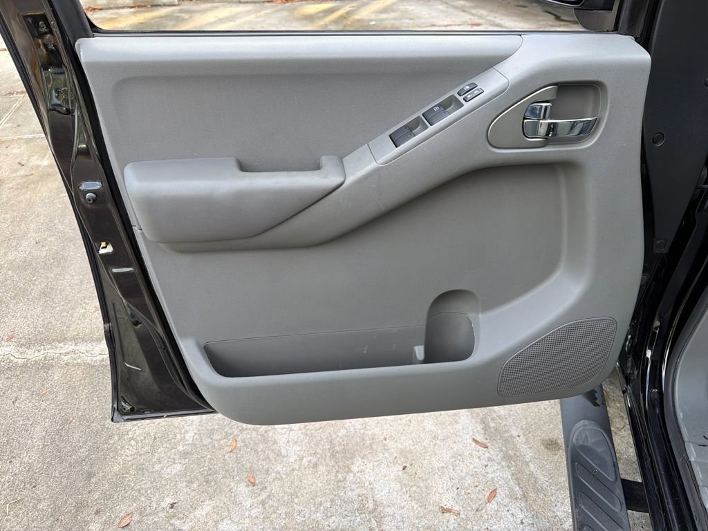 Used 2014 Nissan Frontier SV w/ SV Value Truck Package image 15