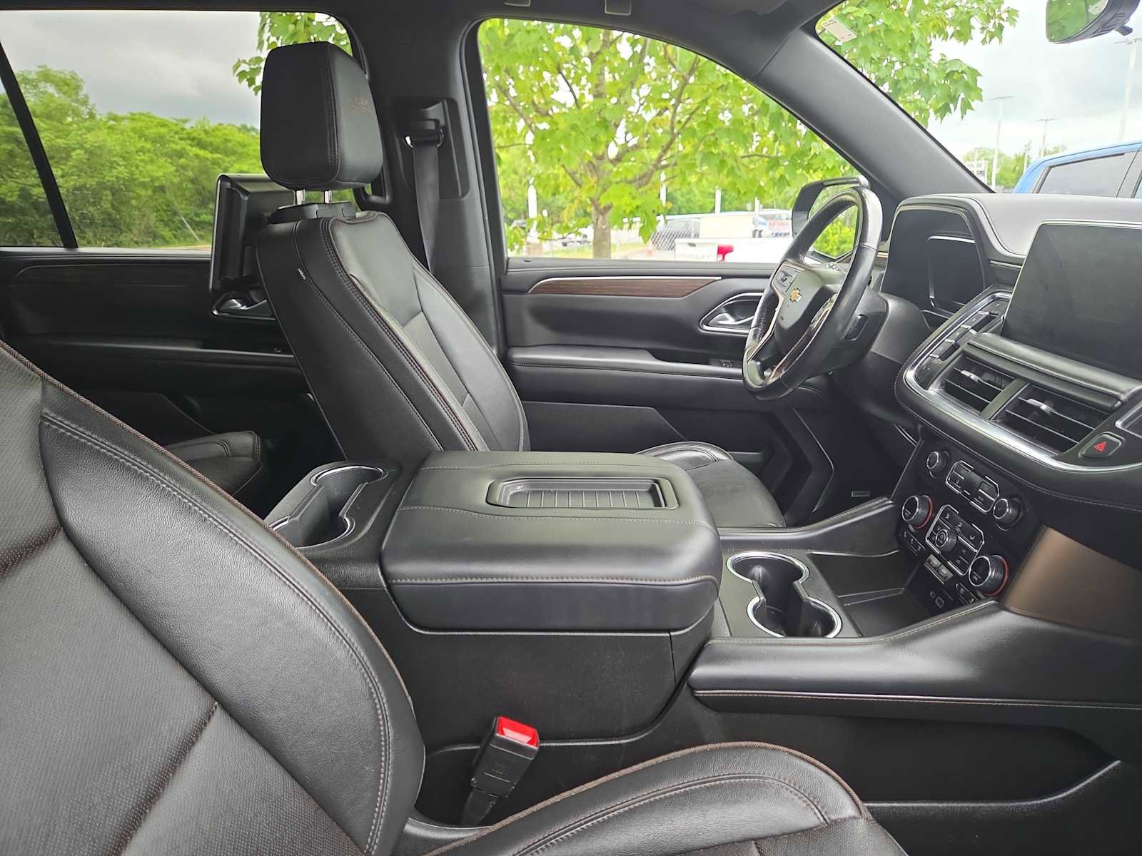 Used 2022 Chevrolet Suburban High Country AWD/4WD image 4