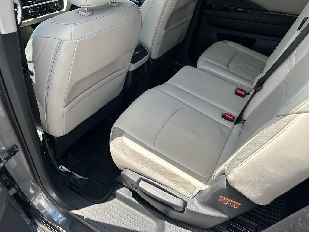 Used 2023 Nissan Pathfinder SL AWD/4WD image 36