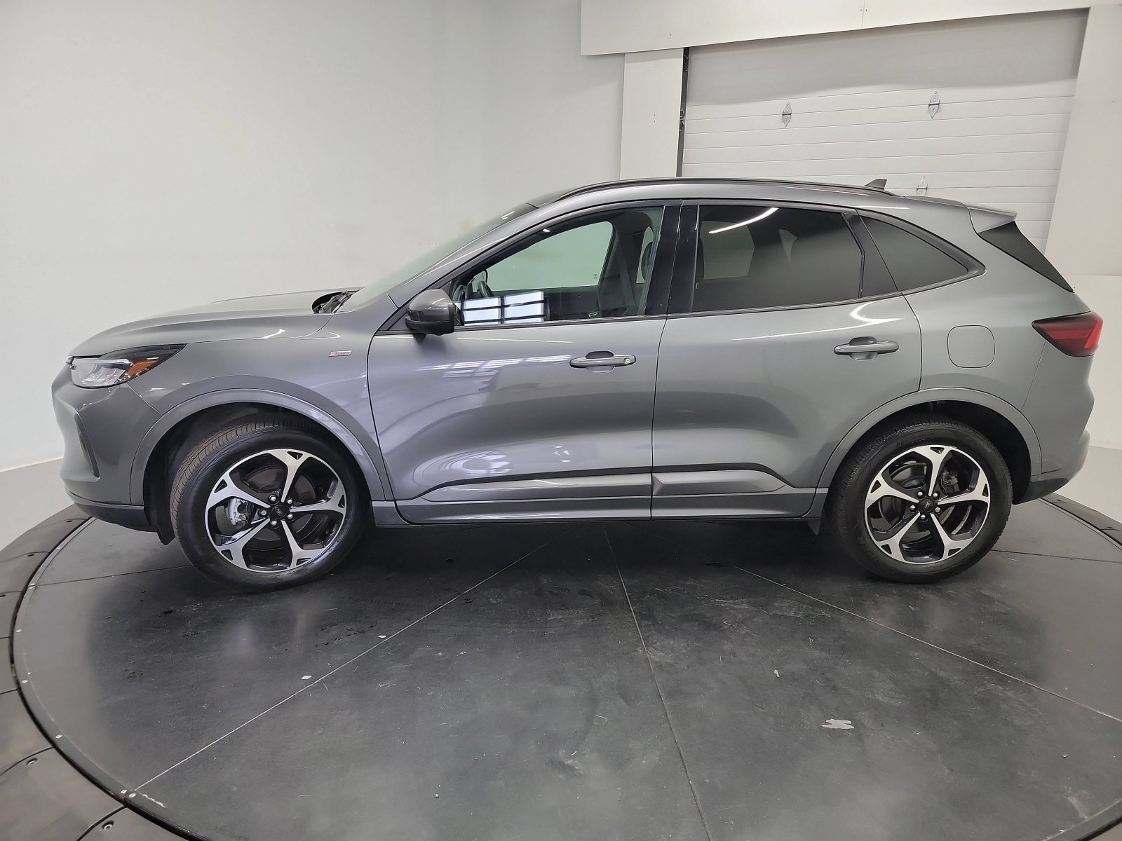 Used 2023 Ford Escape ST-Line Select w/ Tech Pack #2 AWD/4WD image 4