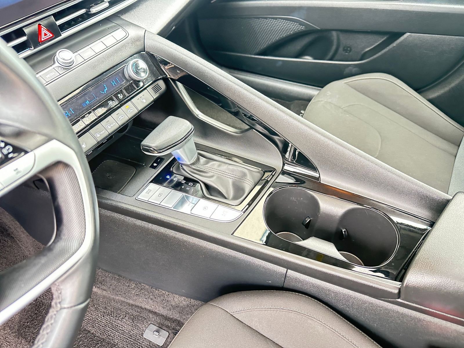 Used 2025 Hyundai Elantra SEL image 43