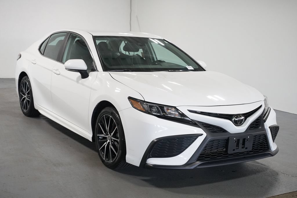 Certified 2024 Toyota Camry SE FWD image 3