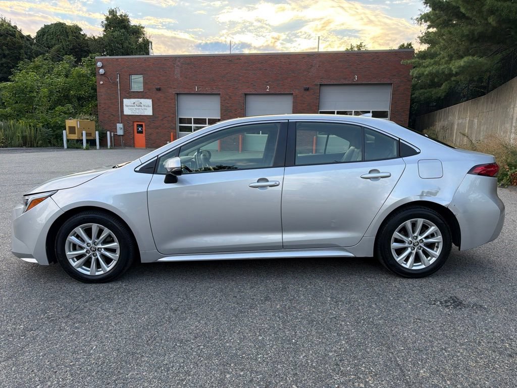 Used 2023 Toyota Corolla XLE FWD image 3