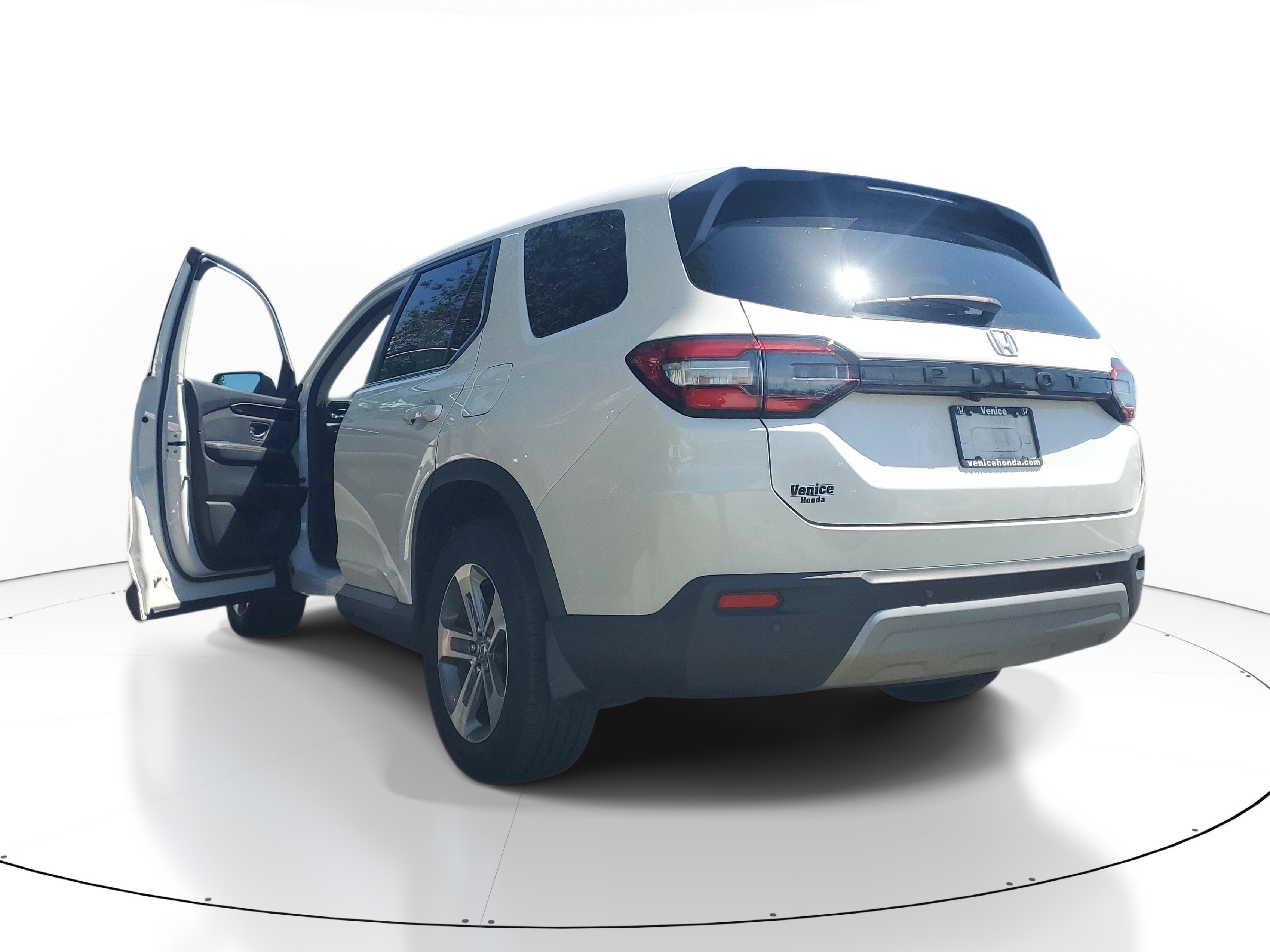 Used 2025 Honda Pilot EX-L image 7
