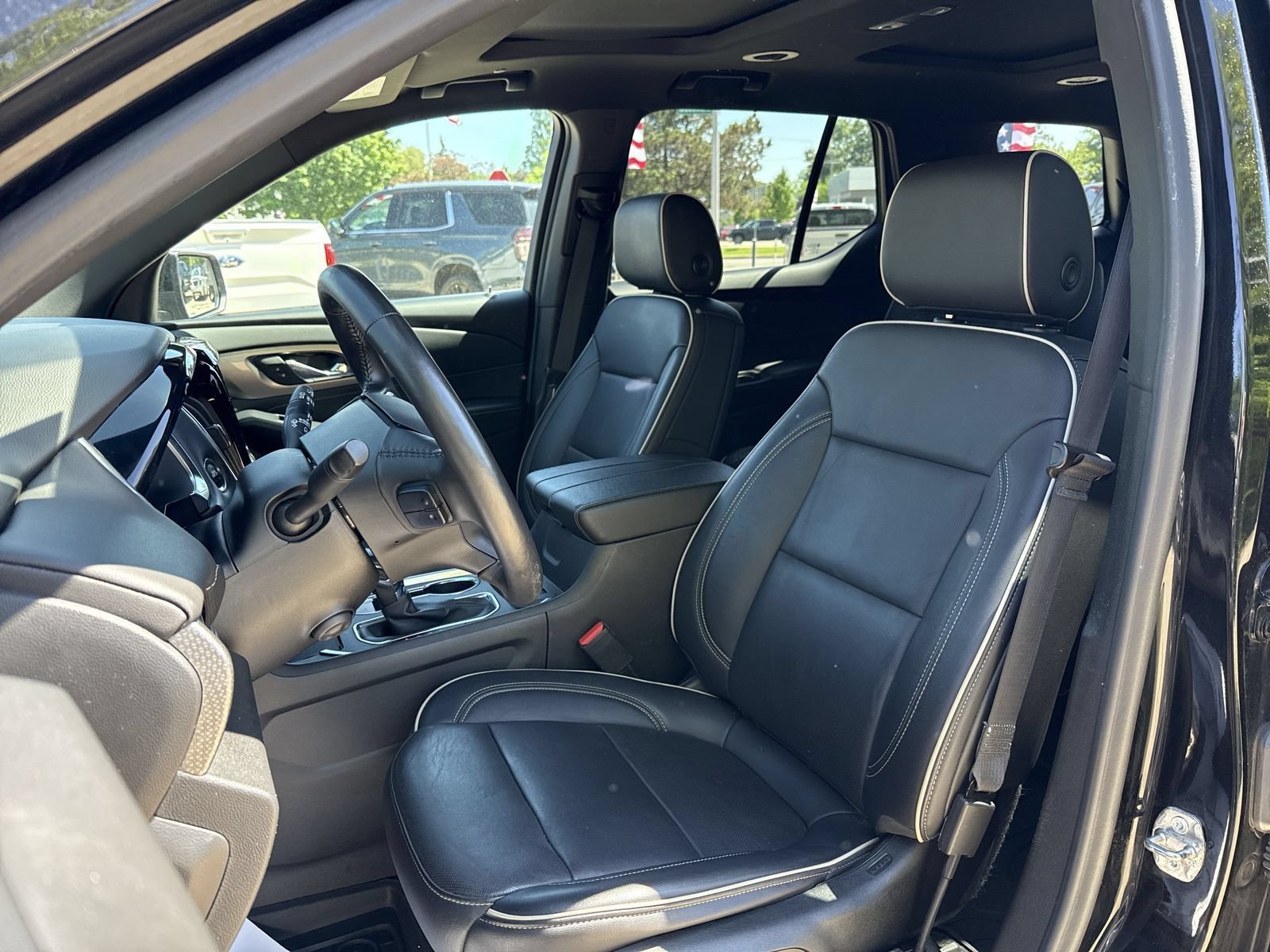 Used 2022 Chevrolet Traverse Premier w/ Redline Edition AWD/4WD image 23