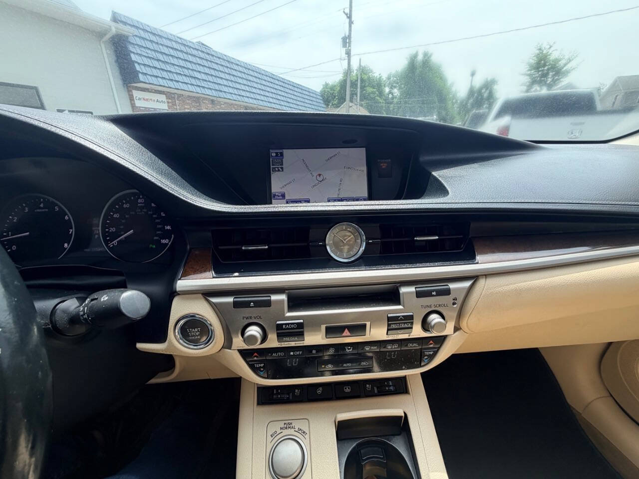 Used 2014 Lexus ES 350 w/ Luxury Package FWD image 4