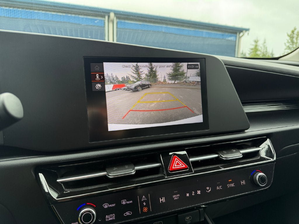 Used 2025 Kia Niro LX FWD image 18