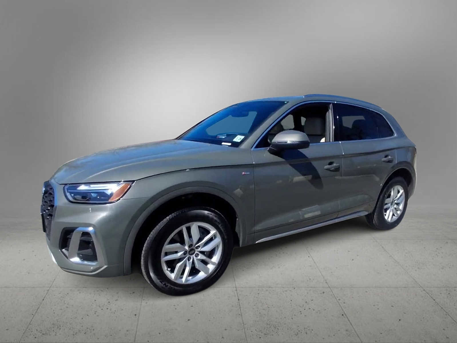 Used 2023 Audi Q5 2.0T Premium w/ Convenience Package image 4