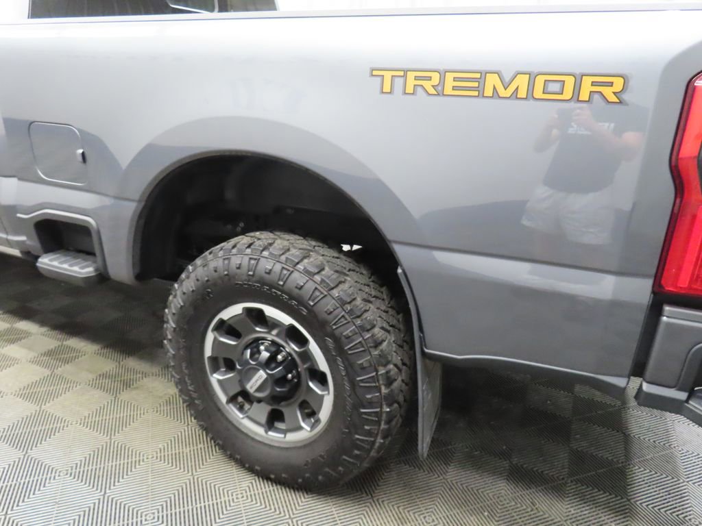 Used 2023 Ford F350 Platinum w/ Tremor Off-Road Package AWD/4WD image 46