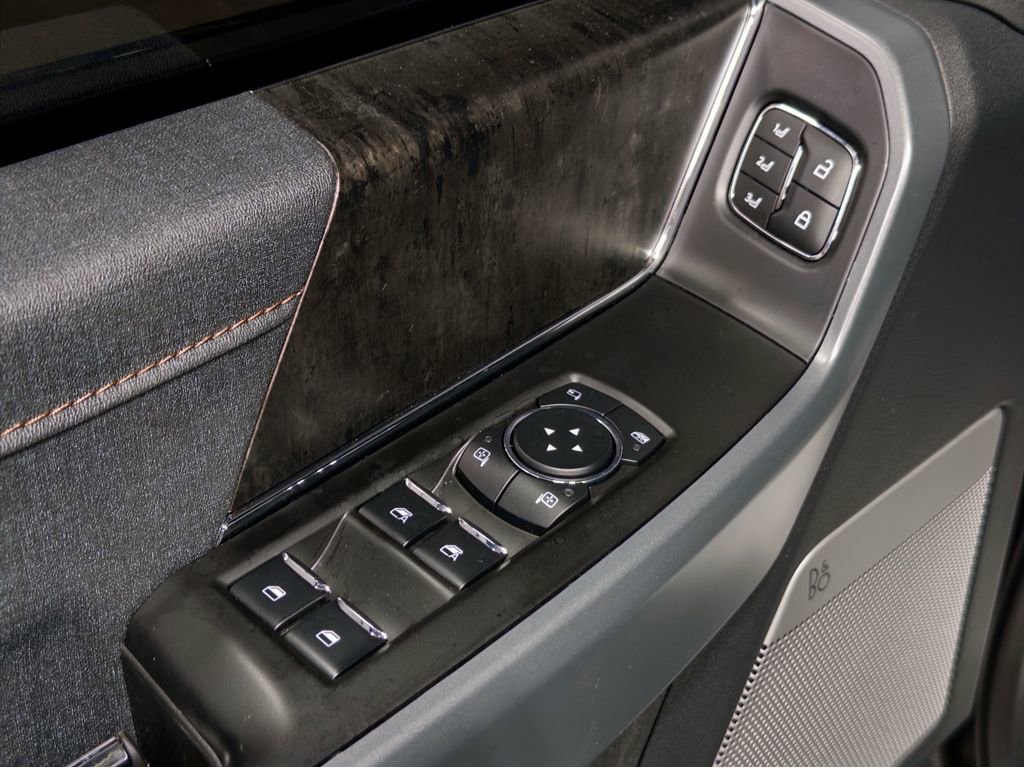 Used 2023 Ford F150 Lightning Lariat image 8