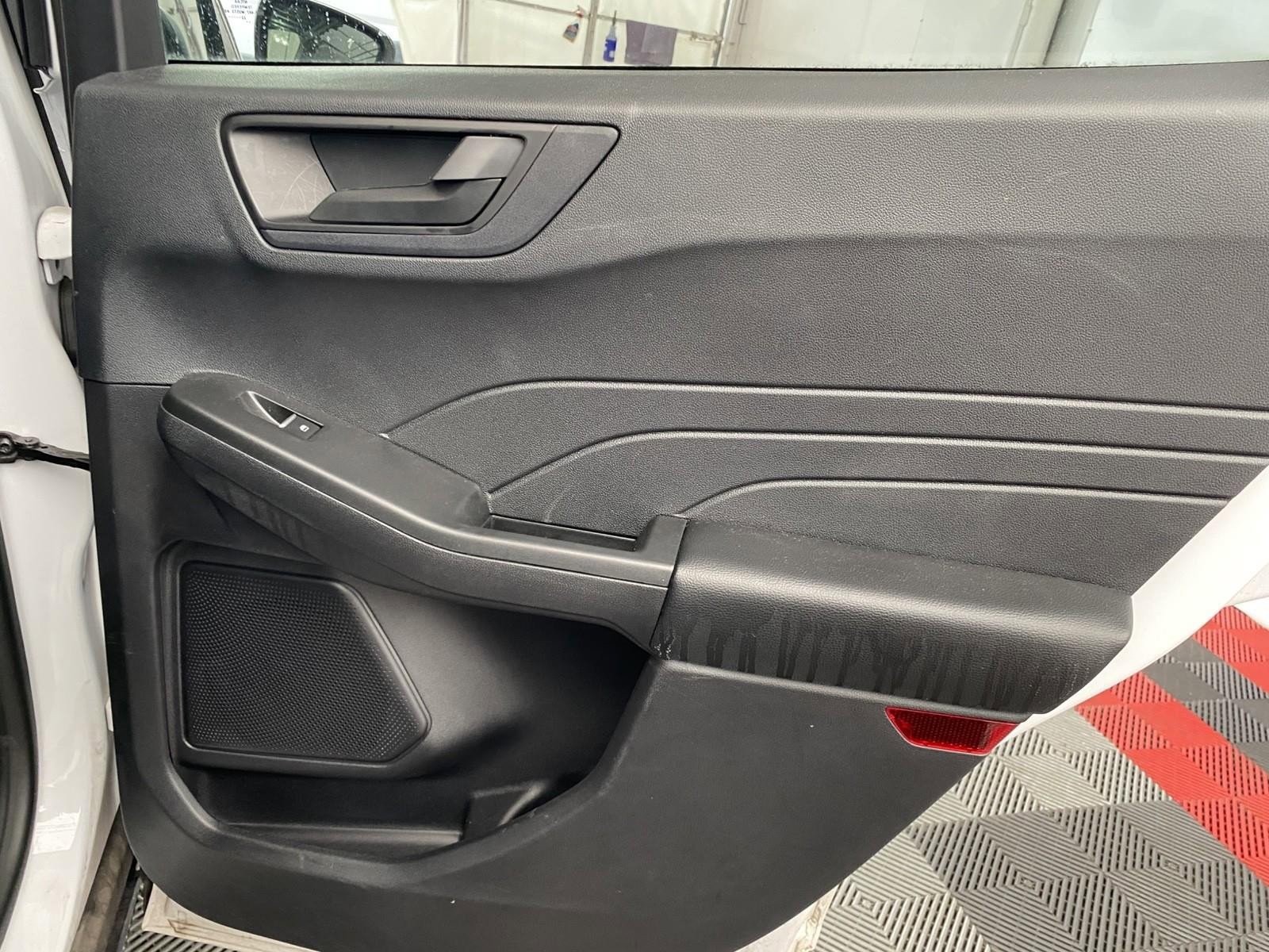 Used 2022 Ford Escape SE w/ Cold Weather Package image 10