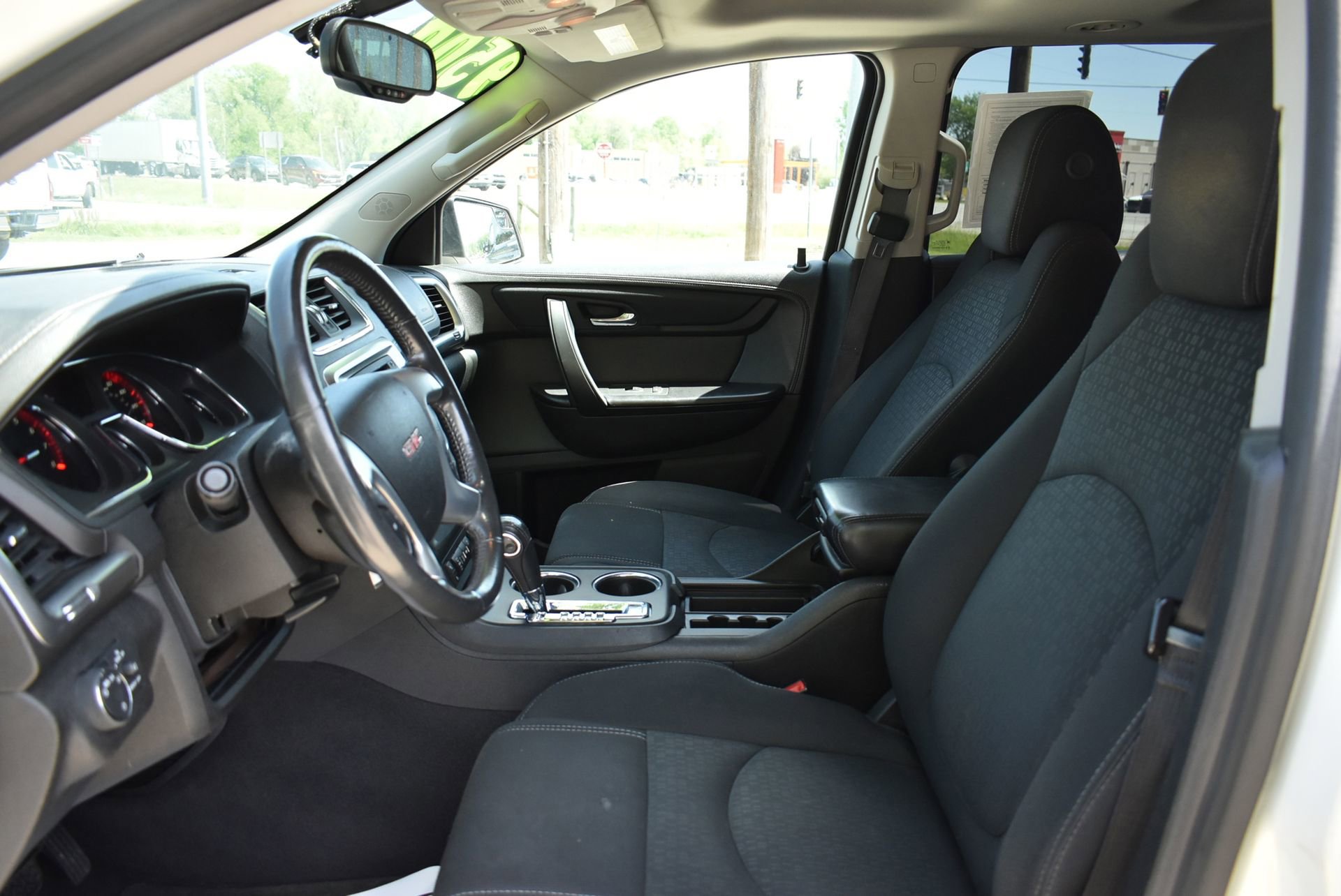 Used 2014 GMC Acadia SLE image 16