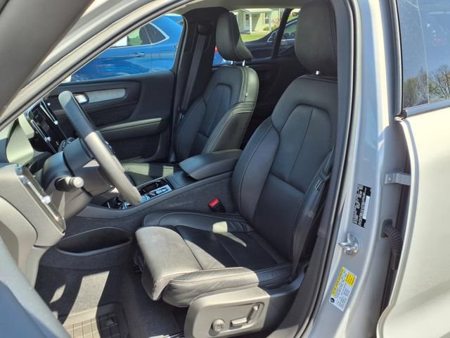 Used 2023 Volvo XC40 B5 Plus w/ Protection Package Premier AWD/4WD image 16
