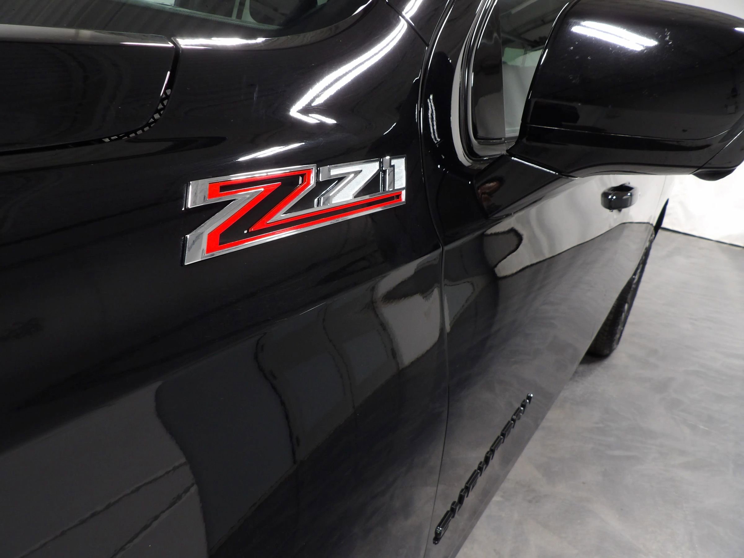 Used 2025 Chevrolet Suburban Z71 image 11