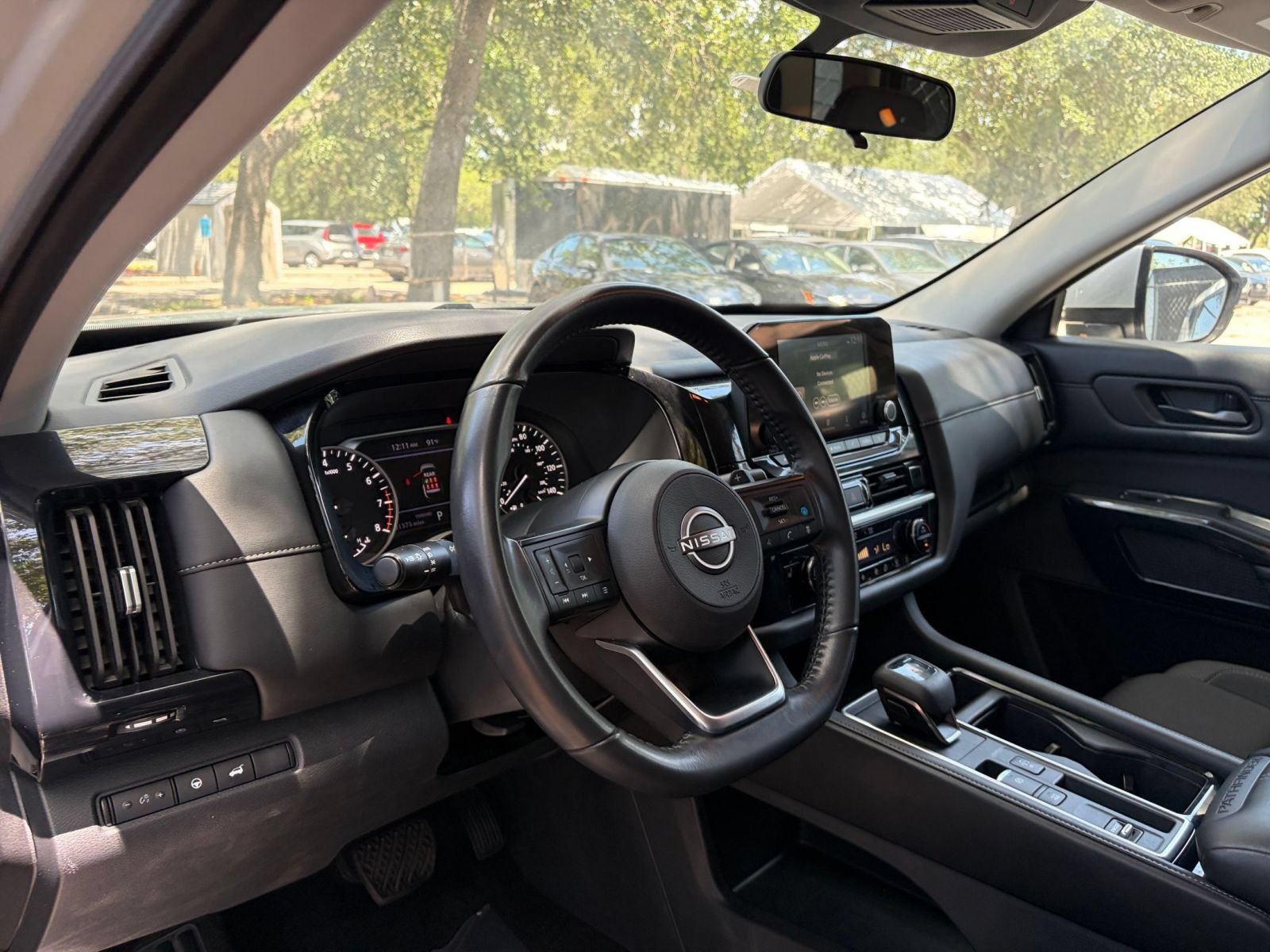 Used 2025 Nissan Pathfinder SV FWD image 37