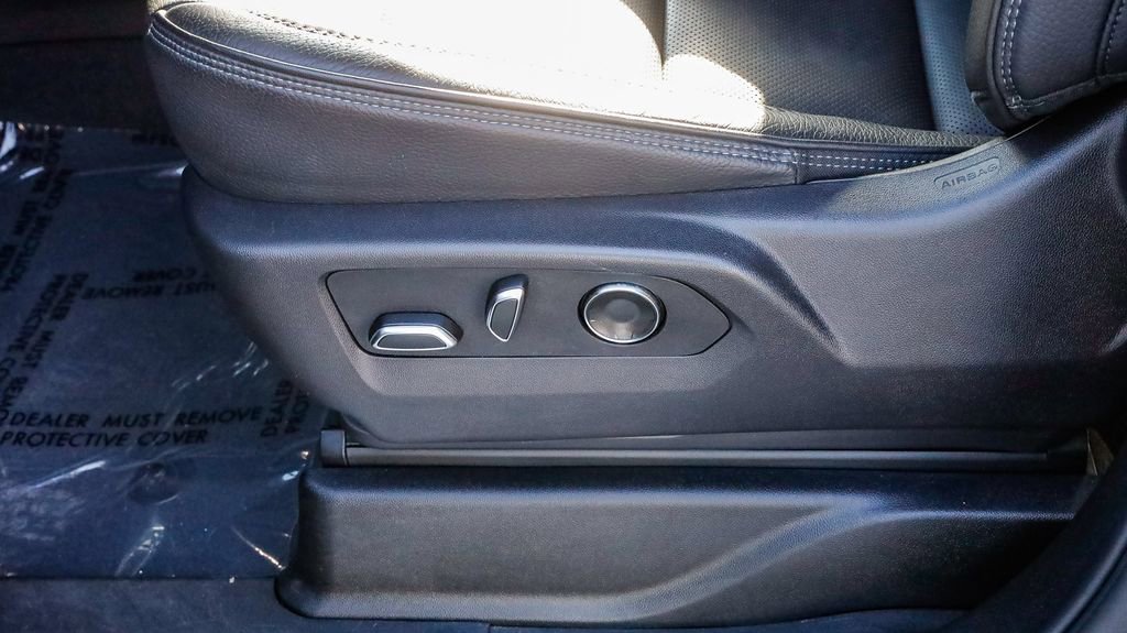 Used 2025 GMC Yukon Denali AWD/4WD image 25