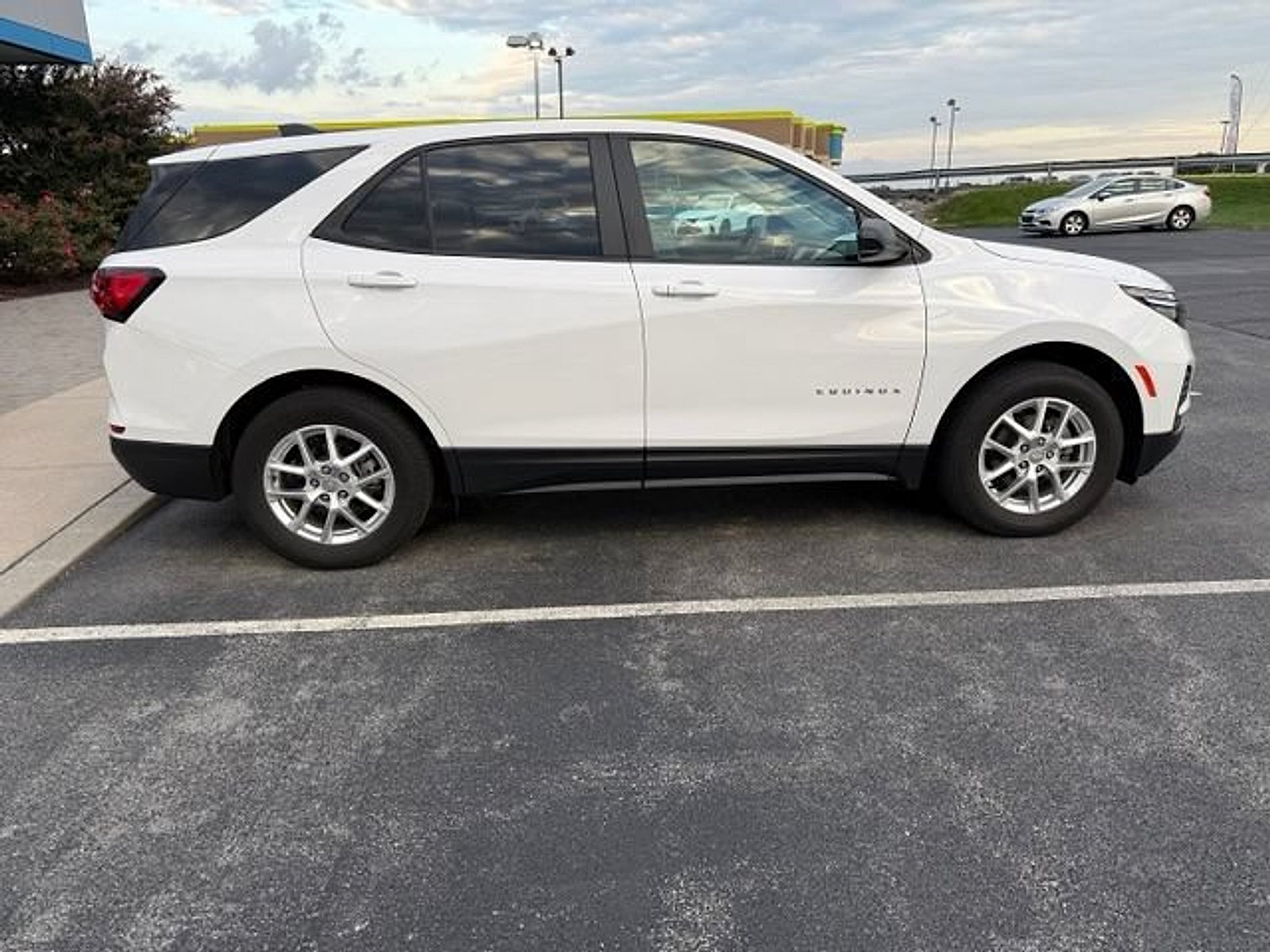 Certified 2024 Chevrolet Equinox LS w/ LS Convenience Package AWD/4WD image 10