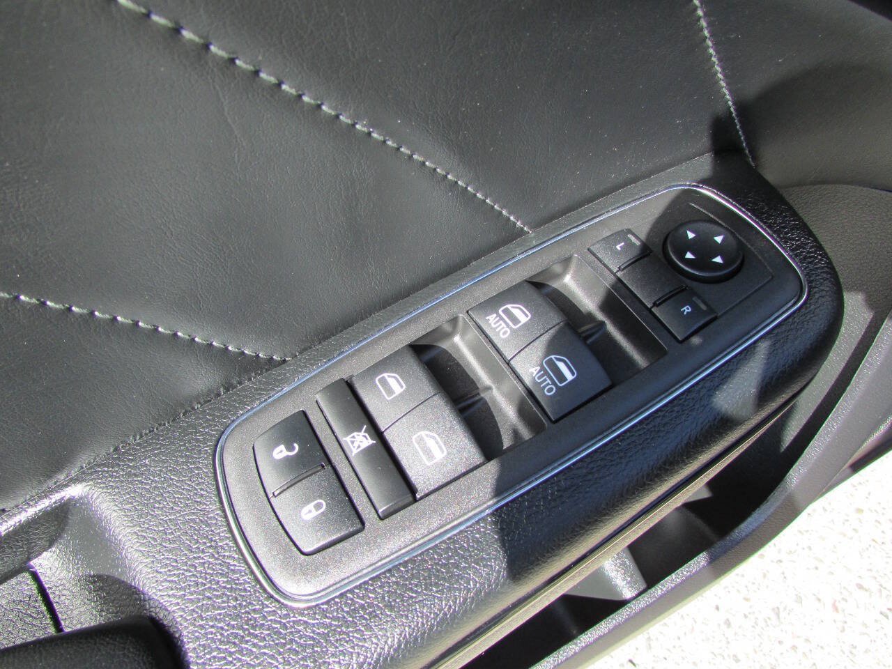 Used 2023 Dodge Charger R/T w/ Plus Group RWD image 16
