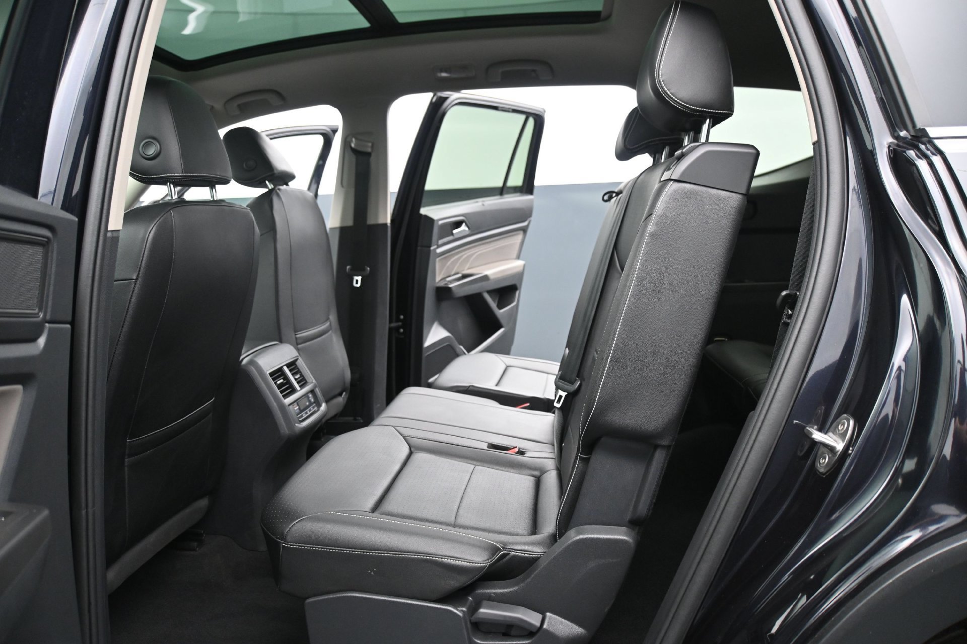 Used 2023 Volkswagen Atlas SE w/ Panoramic Sunroof Package AWD/4WD image 18