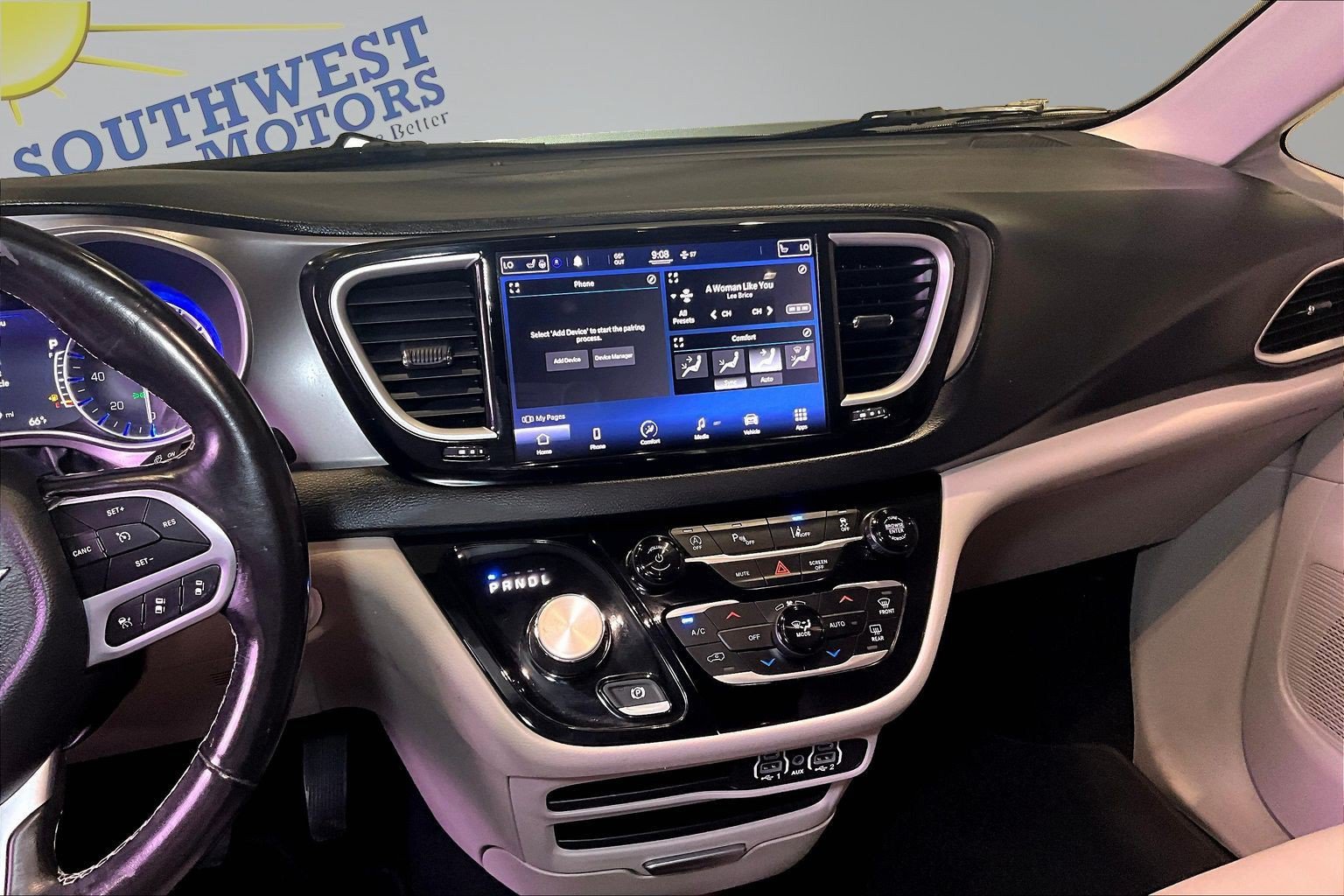 Used 2021 Chrysler Pacifica Touring-L FWD image 10
