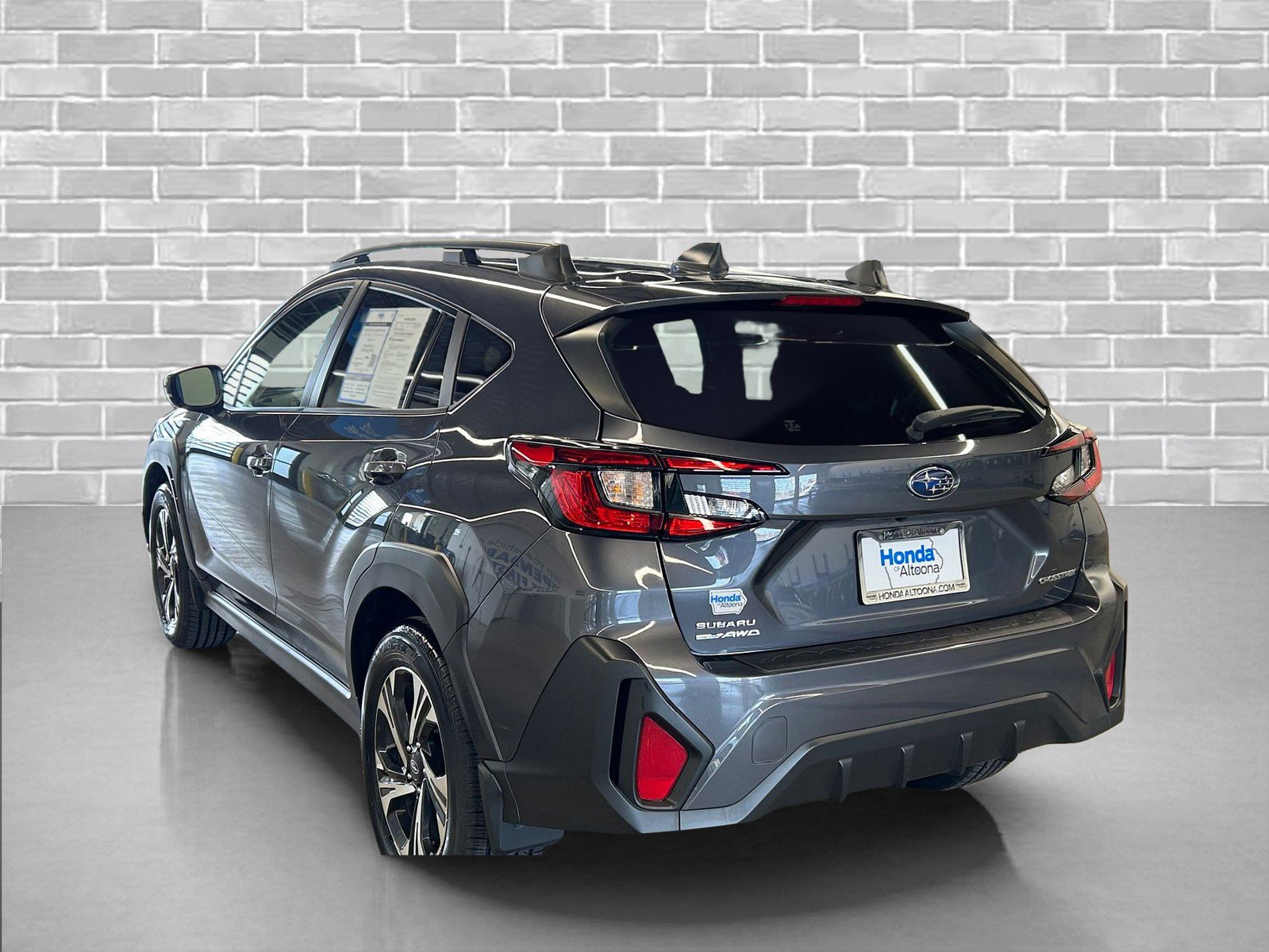 Used 2024 Subaru Crosstrek 2.0i Premium image 3