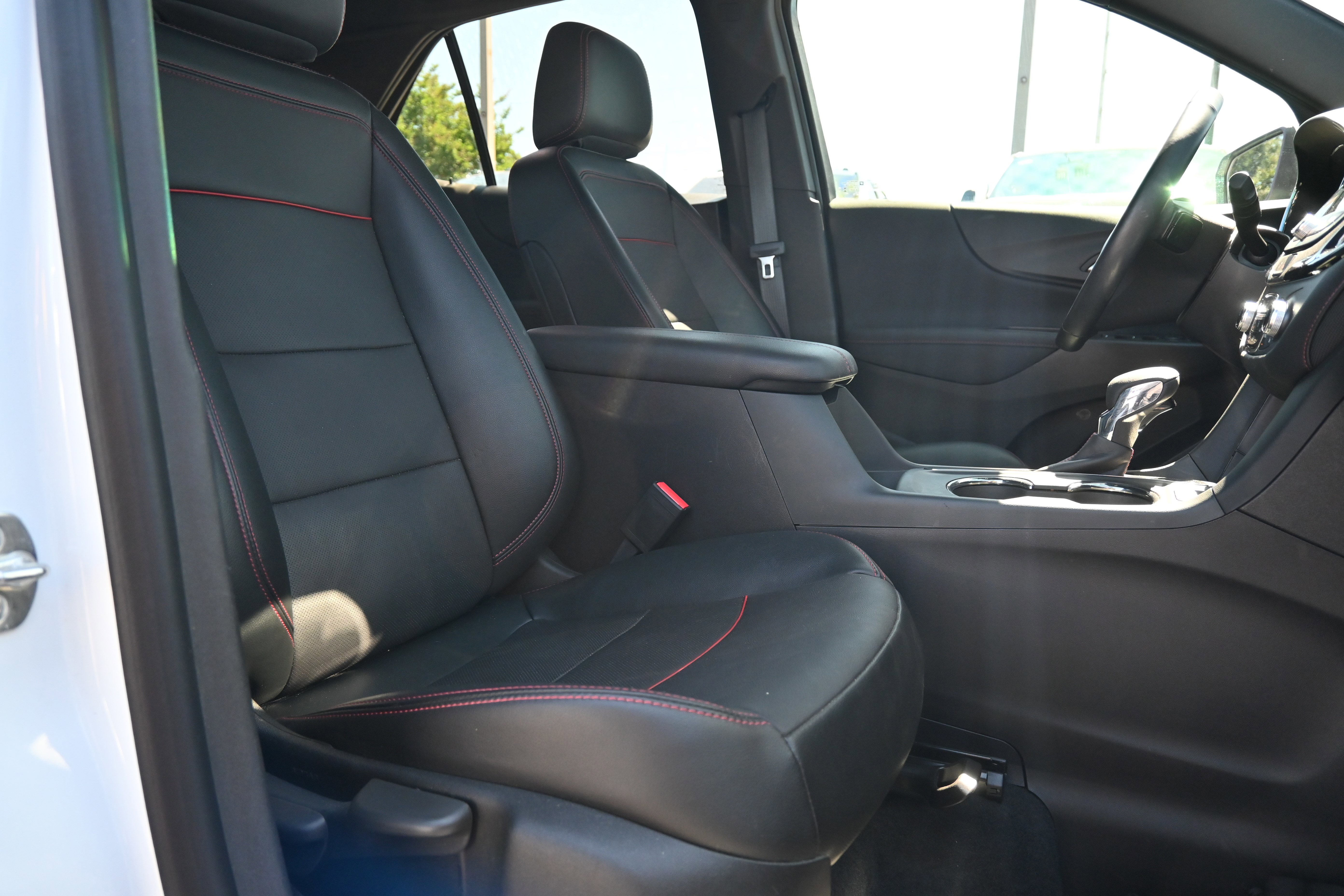 Used 2024 Chevrolet Equinox RS w/ RS Leather Package FWD image 32