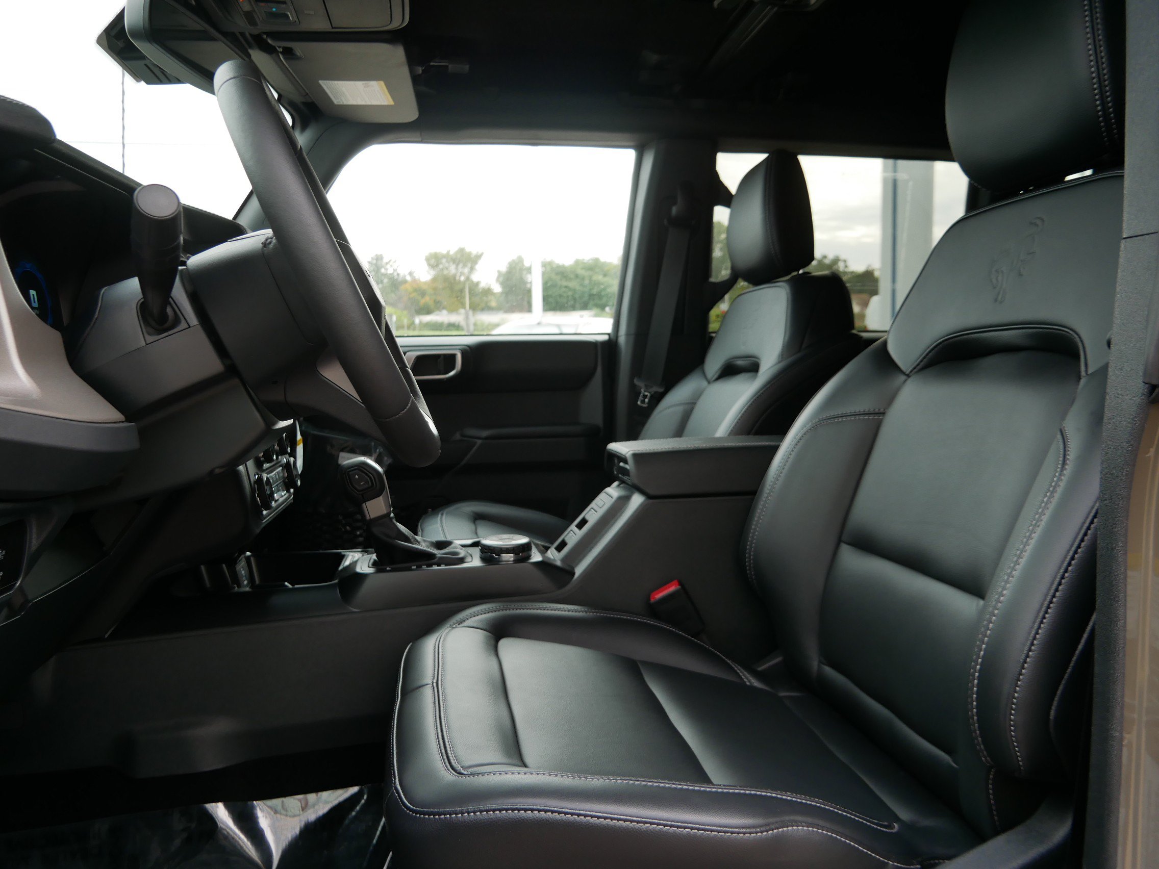 Used 2025 Ford Bronco Outer Banks AWD/4WD image 6