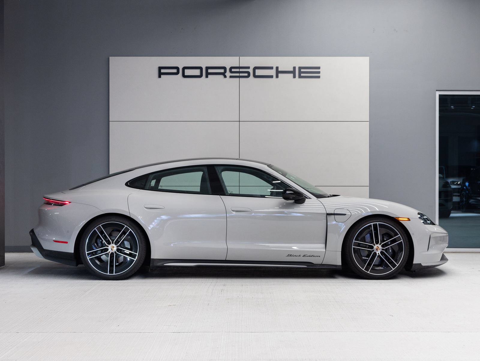 Certified 2026 Porsche Taycan AWD/4WD image 8