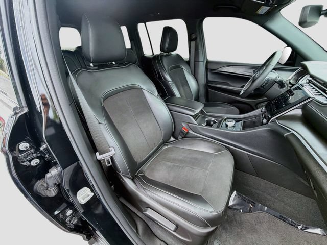 Used 2024 Jeep Grand Cherokee Altitude AWD/4WD image 29