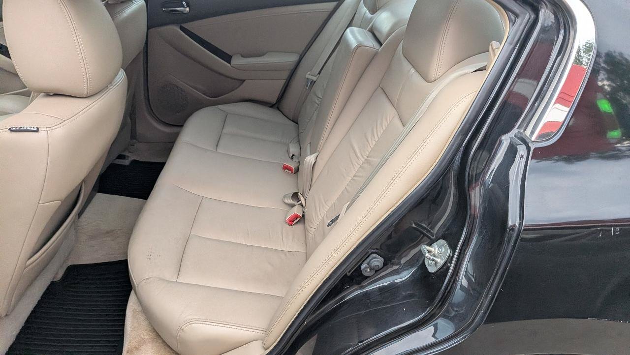 Used 2011 Nissan Altima 2.5 SL w/ 2.5SL Pkg FWD image 10