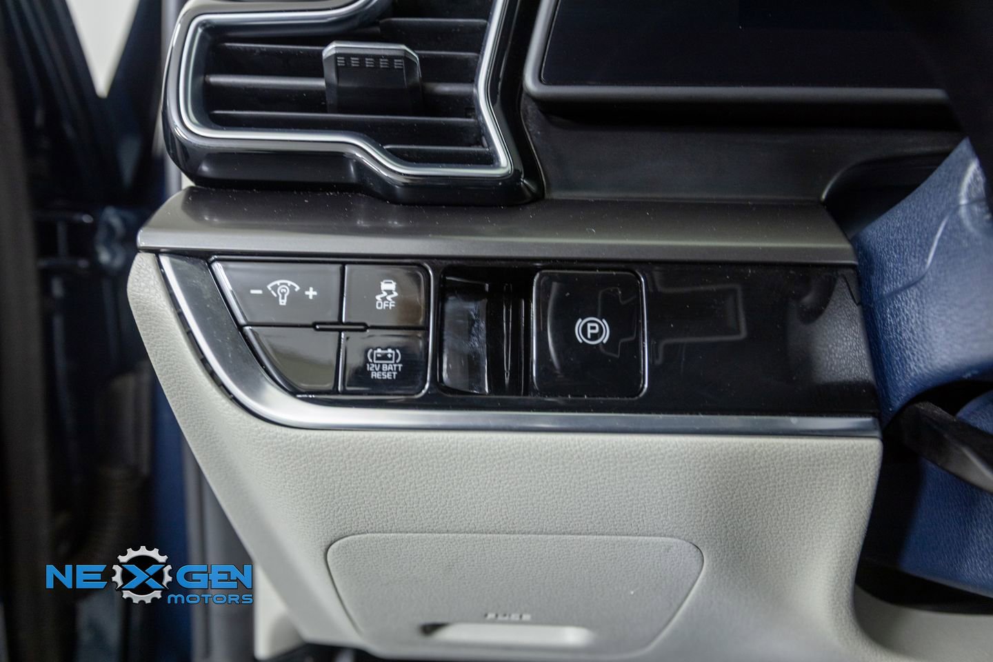 Used 2023 Kia Sportage EX image 13