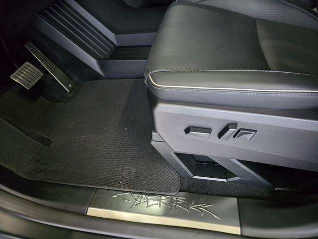 Used 2024 Tesla Cybertruck AWD Crew Cab image 27