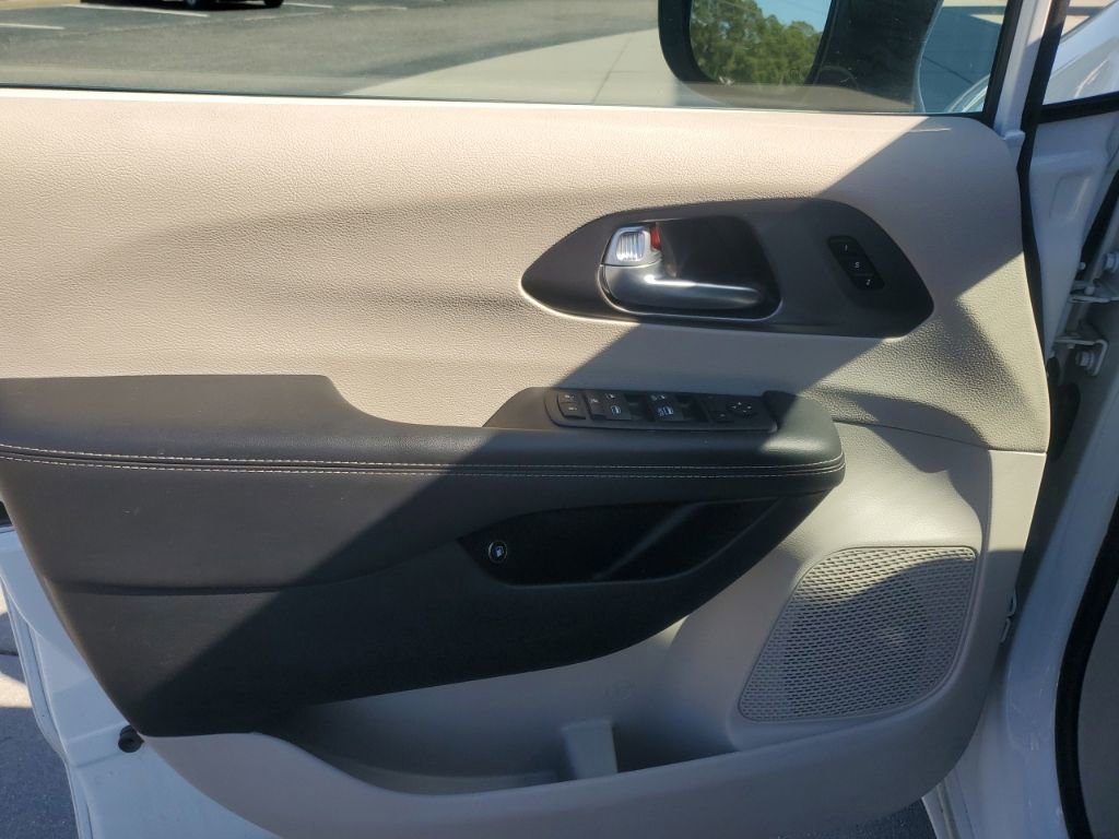 Used 2024 Chrysler Pacifica Limited FWD image 20