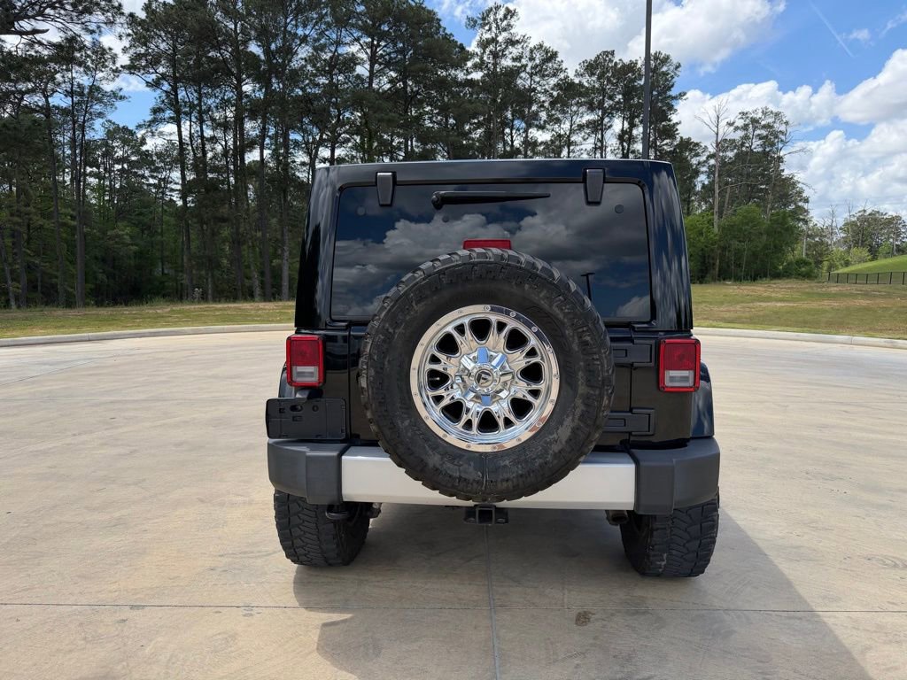 Used 2015 Jeep Wrangler Unlimited Sahara w/ Max Tow Package AWD/4WD image 4