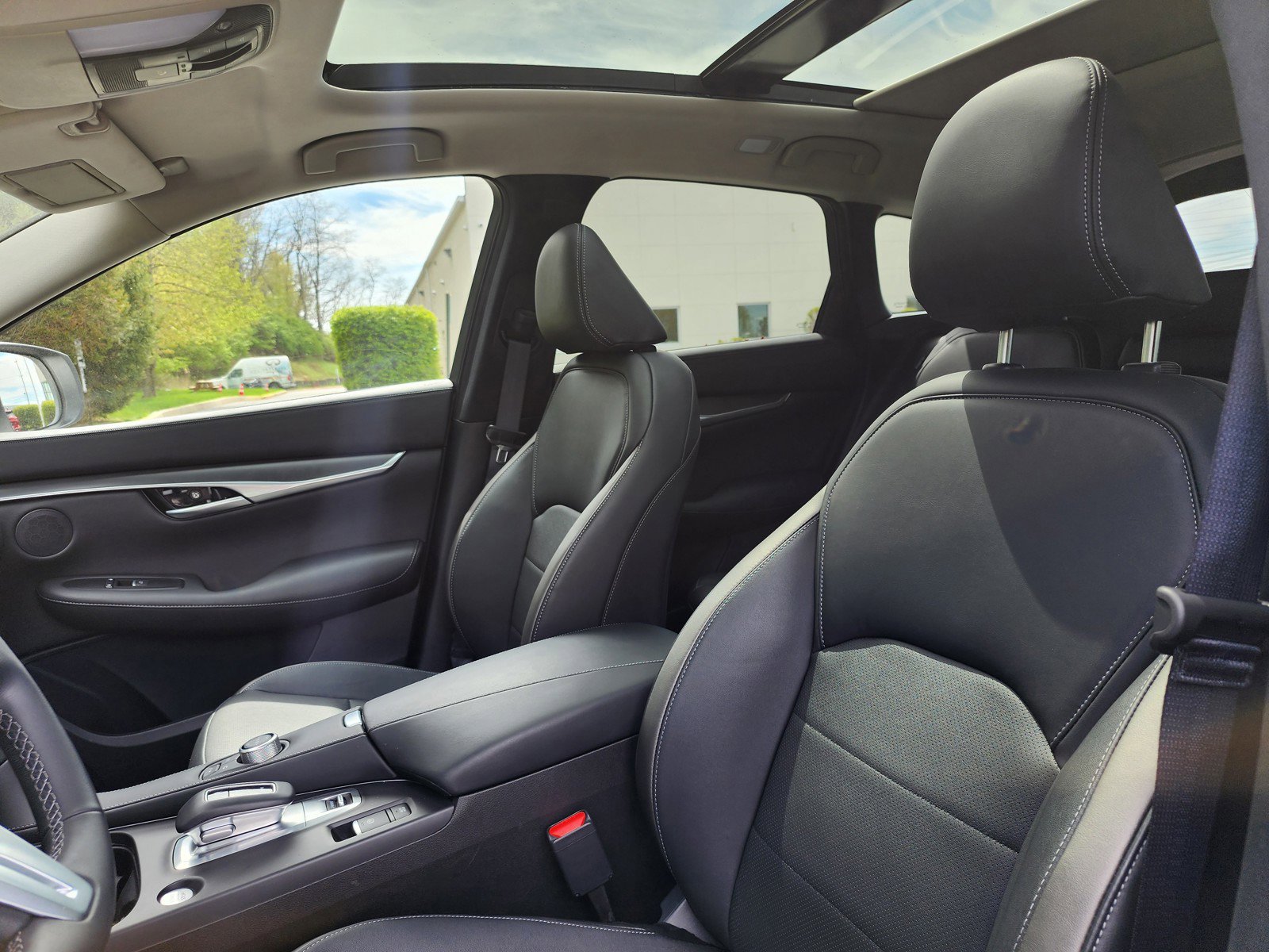 Certified 2025 INFINITI QX50 Luxe image 7