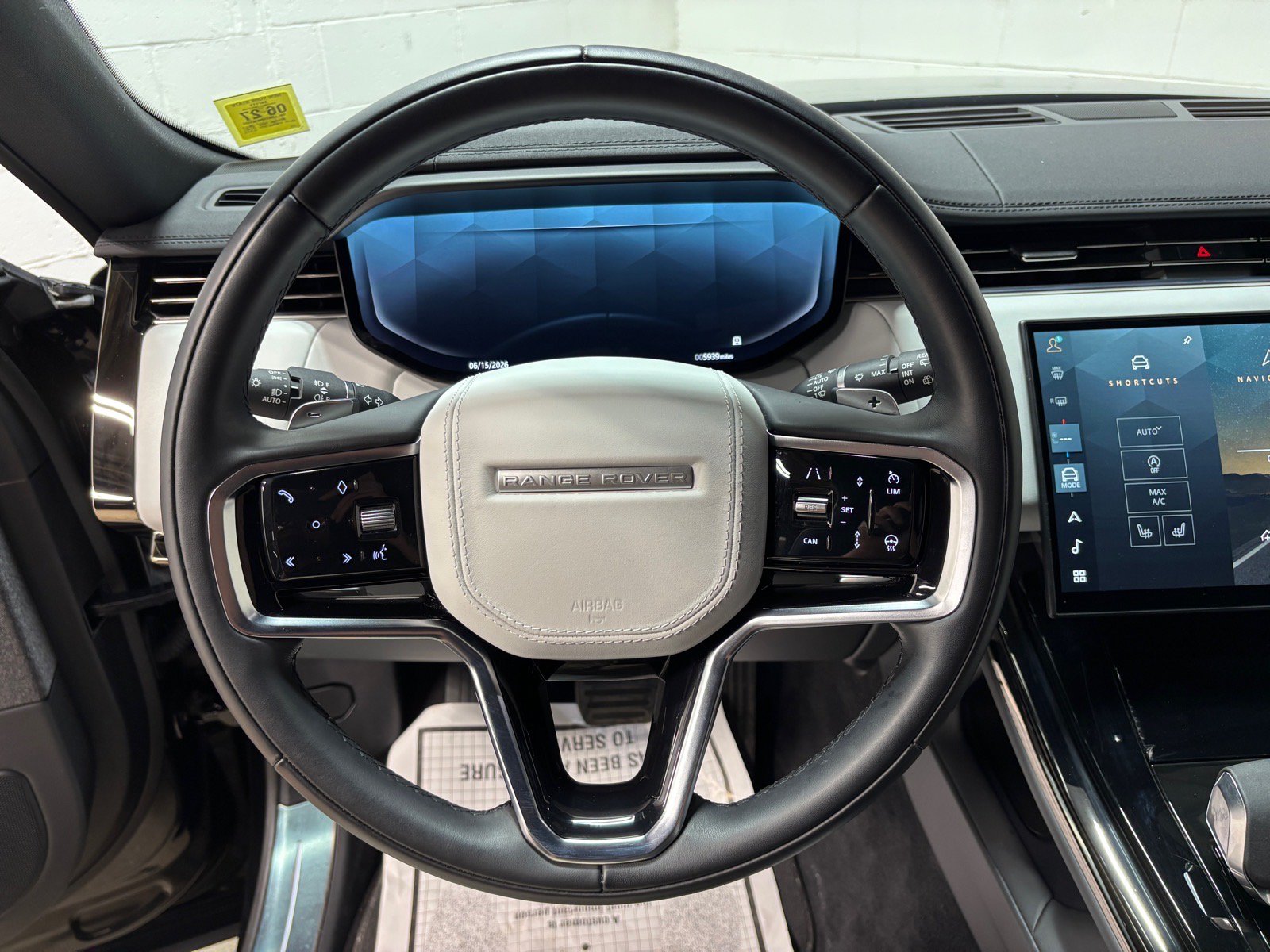 Used 2025 Land Rover Range Rover Sport AWD/4WD image 18