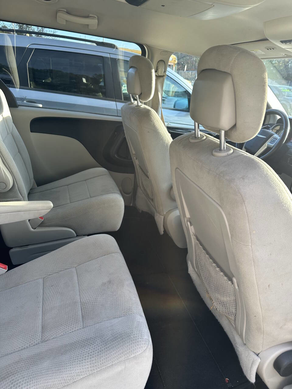 Used 2013 Chrysler Town & Country Touring image 20