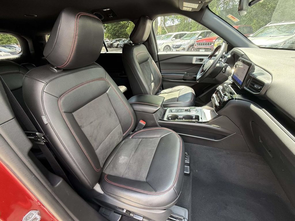 Used 2022 Ford Explorer ST-Line w/ Class IV Trailer Tow Package AWD/4WD image 9