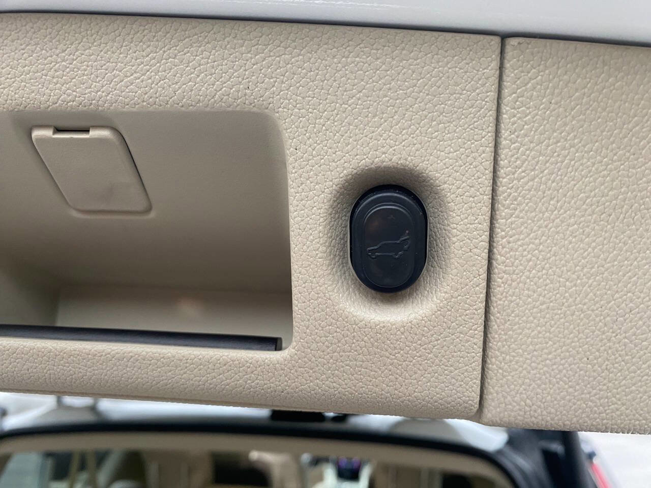 Used 2017 Cadillac Escalade ESV 2WD image 52