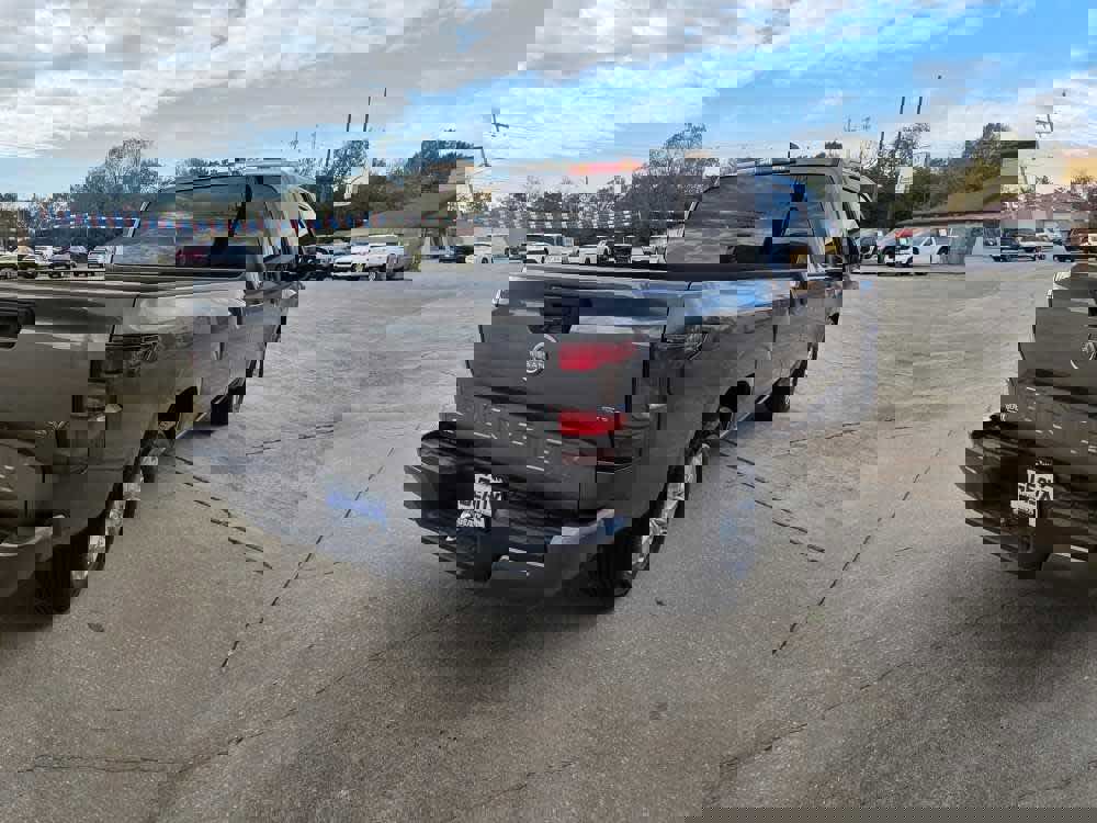 Used 2023 Nissan Frontier SV image 6