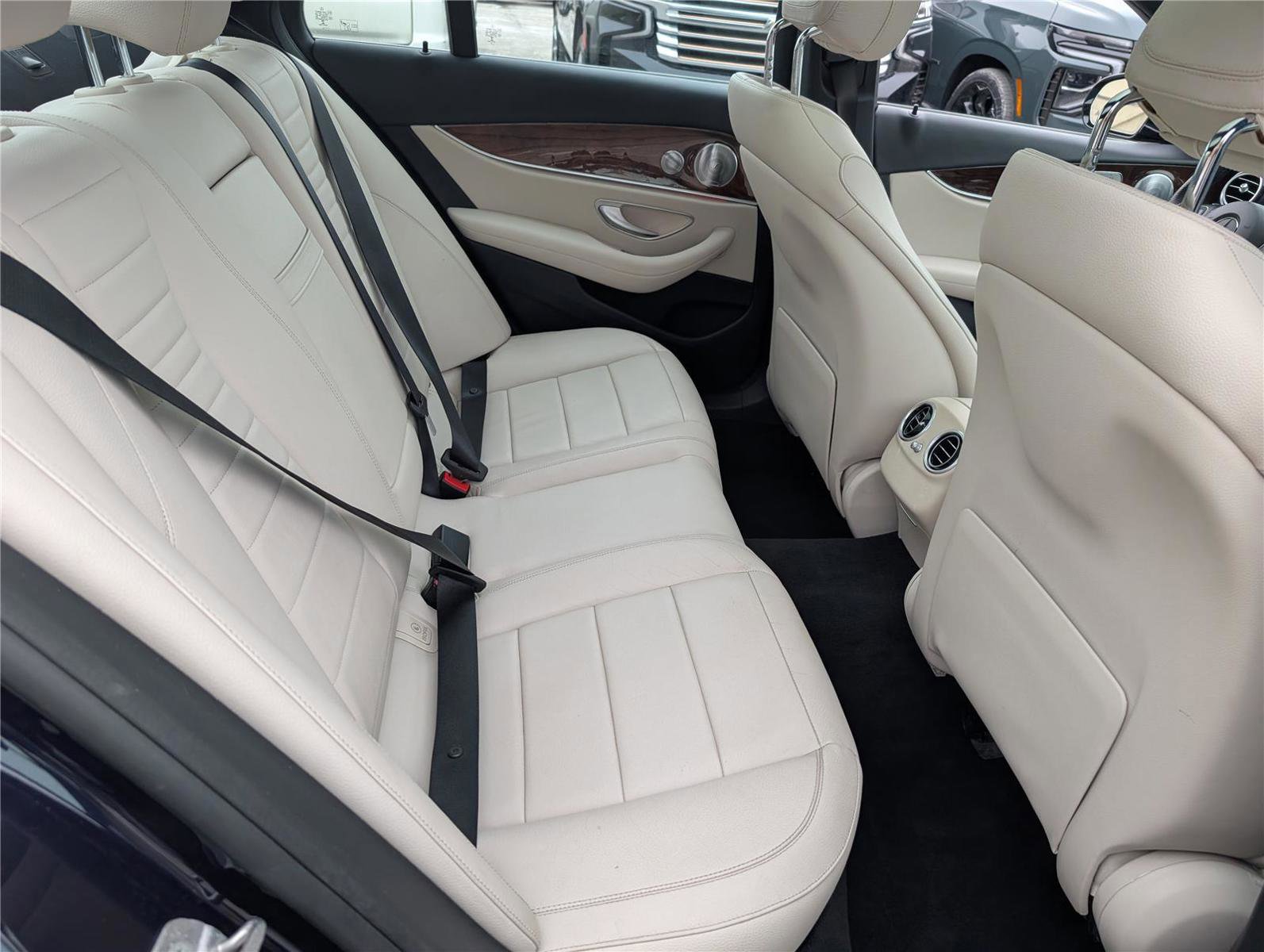 Used 2017 Mercedes-Benz E 300 4MATIC image 11