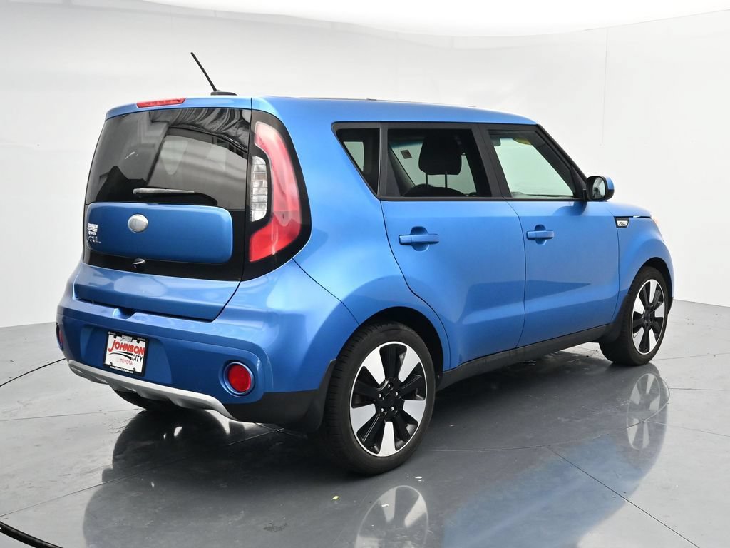 Used 2017 Kia Soul + w/ Designer's Package FWD image 7
