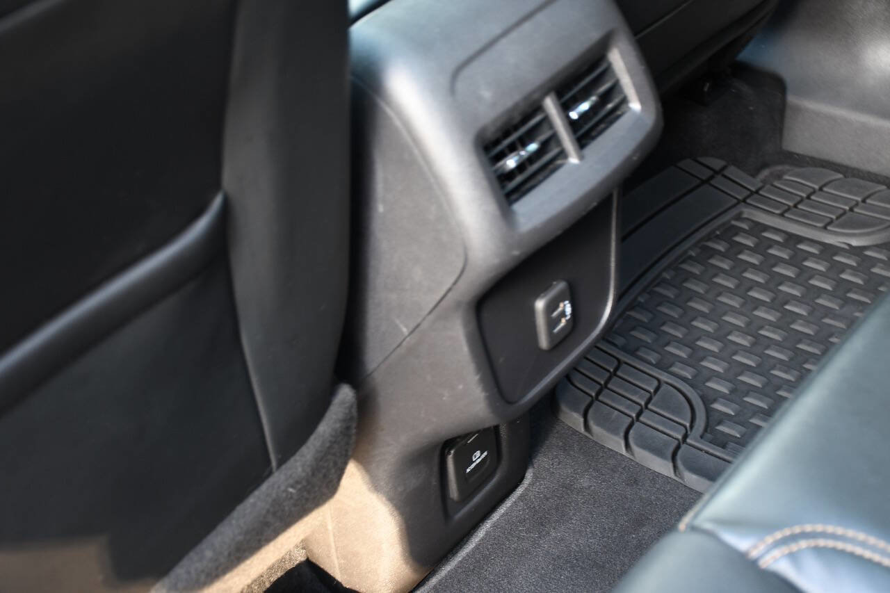 Used 2021 GMC Terrain SLT w/ Elevation Edition image 17