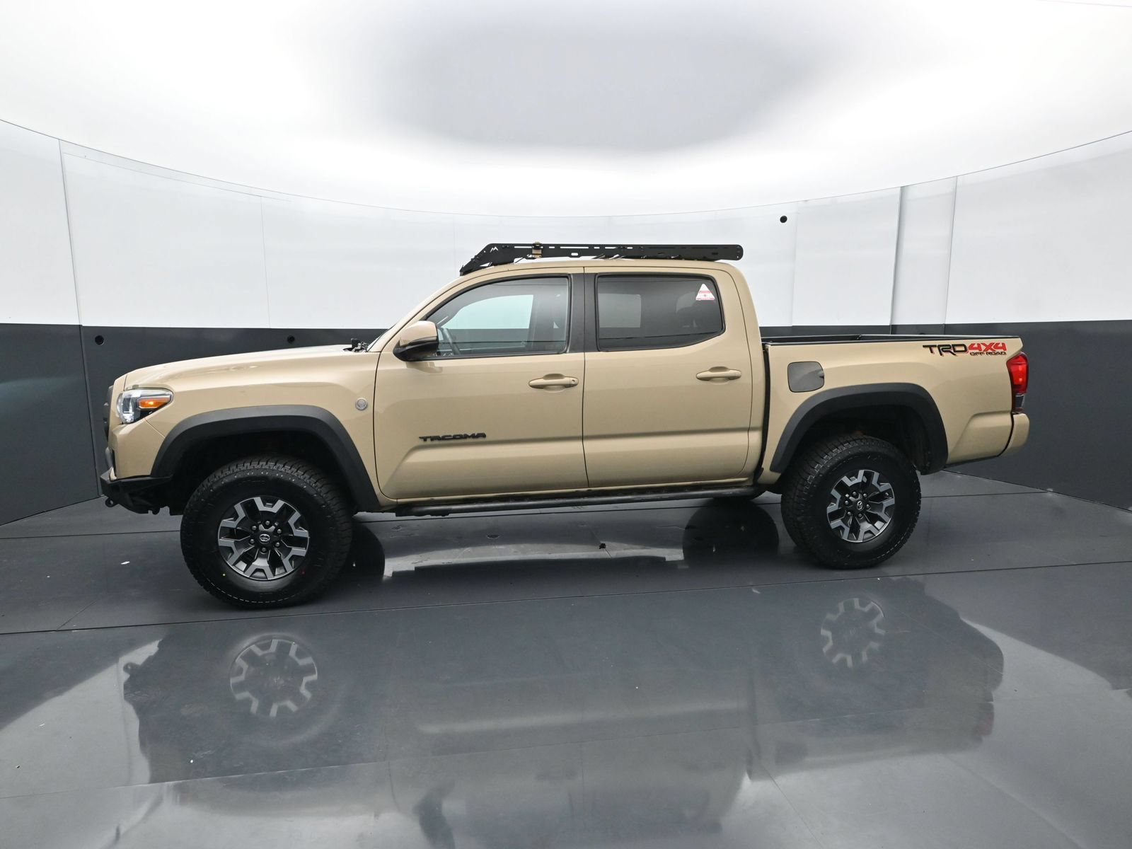 Used 2016 Toyota Tacoma TRD Off-Road AWD/4WD image 3