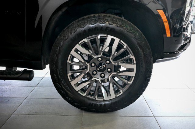 Used 2025 Chevrolet Suburban Z71 AWD/4WD image 44