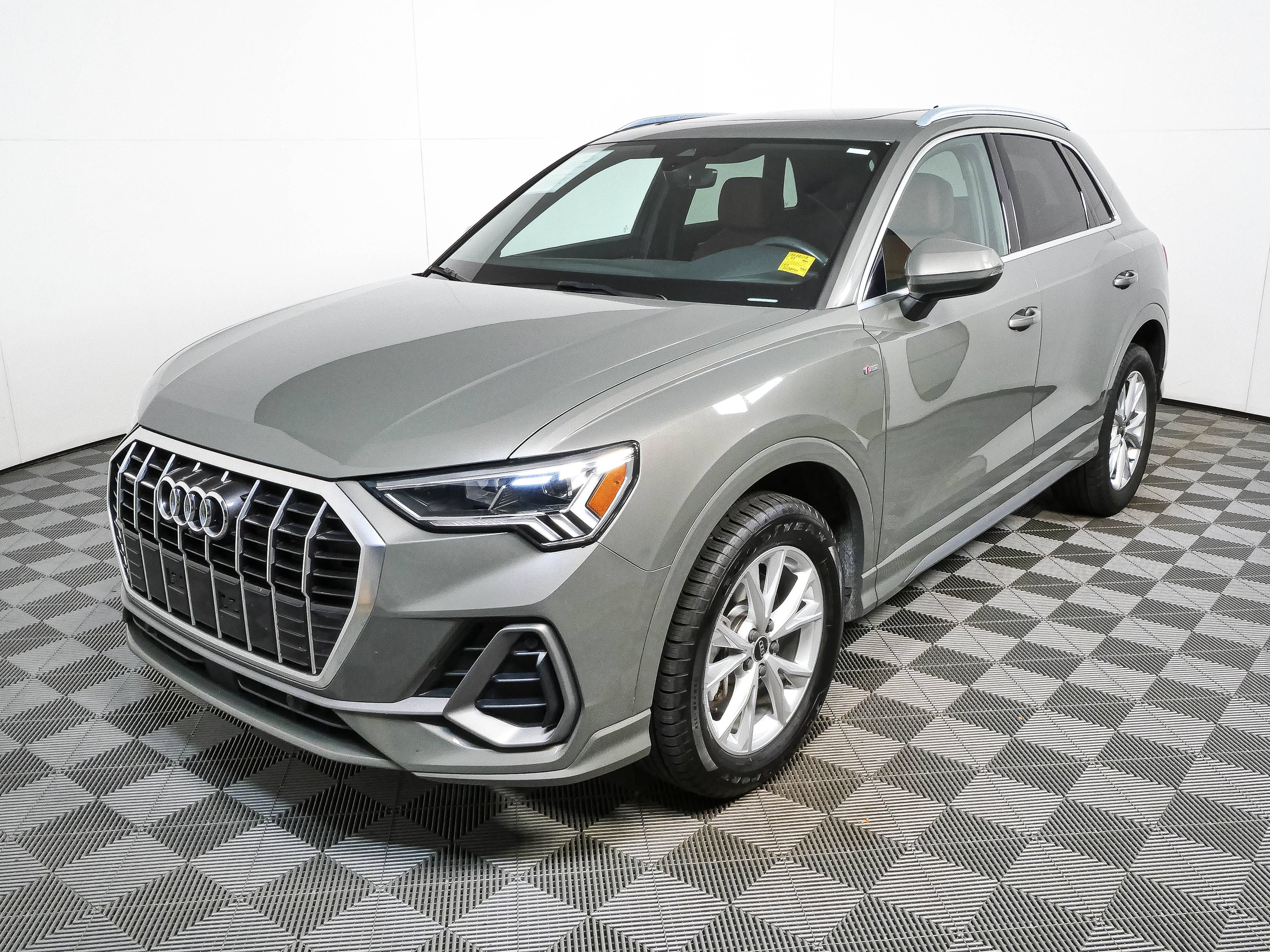 Used 2023 Audi Q3 2.0T Premium Plus AWD/4WD image 33