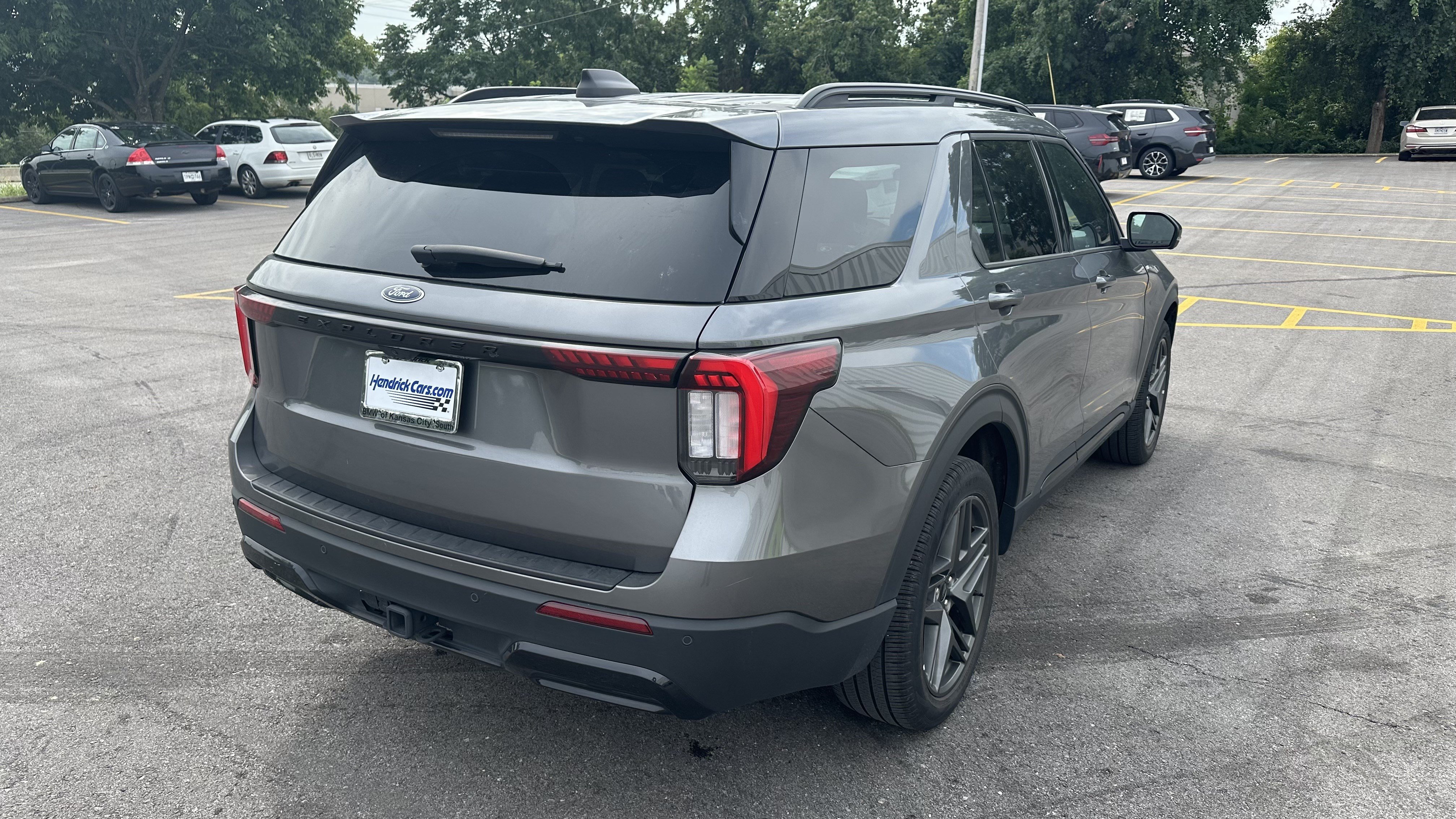 Used 2025 Ford Explorer ST-Line w/ ST-Line Street Pack AWD/4WD image 10