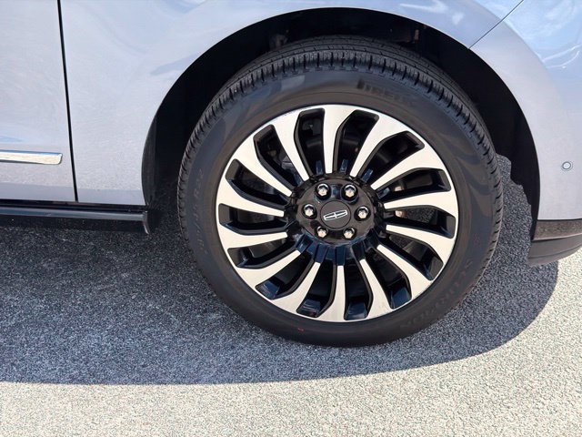 Used 2023 Lincoln Navigator L Black Label AWD/4WD image 8