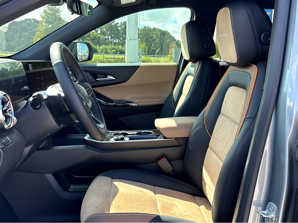 Used 2025 Chevrolet Equinox ACTIV w/ Safety and Technology Package image 18